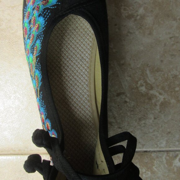 Handmade Embroidered Peacock Asian Motif Platform Shoes - Picture 6 of 6